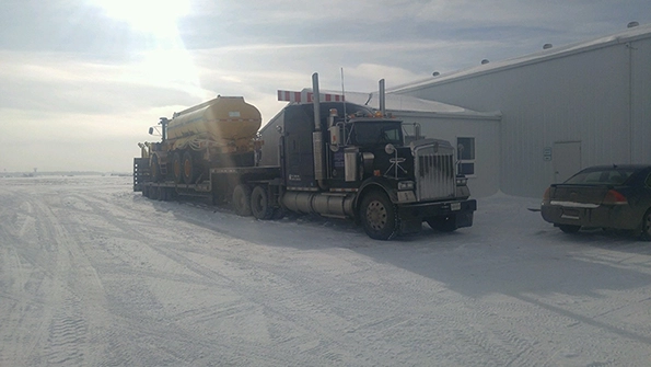 semi trailer hauling equipment